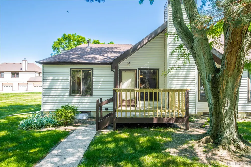 2925 Staten Avenue #6 Lansing City, MI 48910