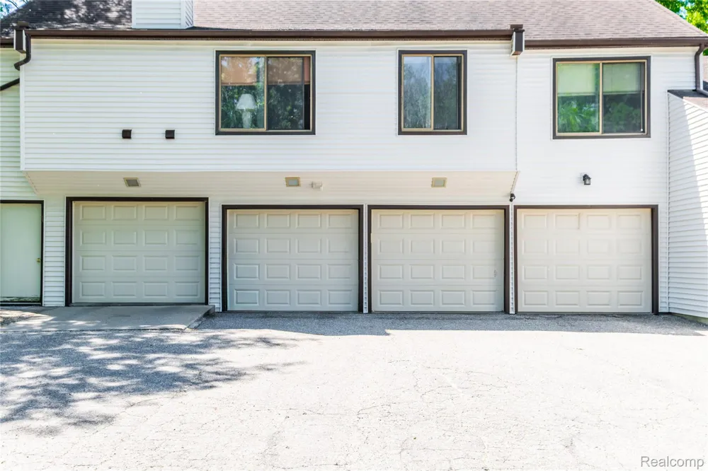 2925 Staten Avenue #6 Lansing City, MI 48910