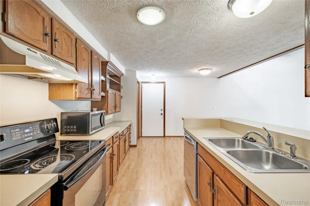 2925 Staten Avenue #6 Lansing City, MI 48910
