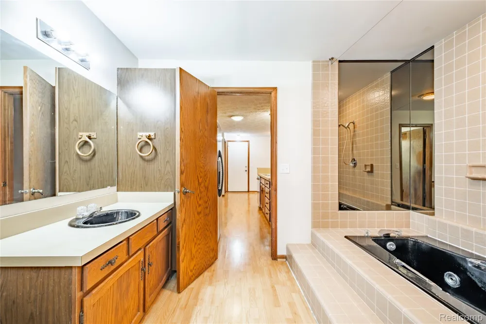 2925 Staten Avenue #6 Lansing City, MI 48910