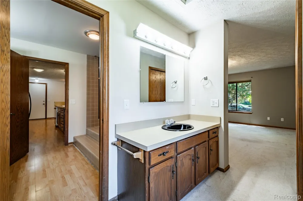 2925 Staten Avenue #6 Lansing City, MI 48910