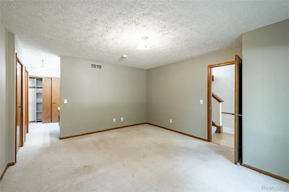 2925 Staten Avenue #6 Lansing City, MI 48910