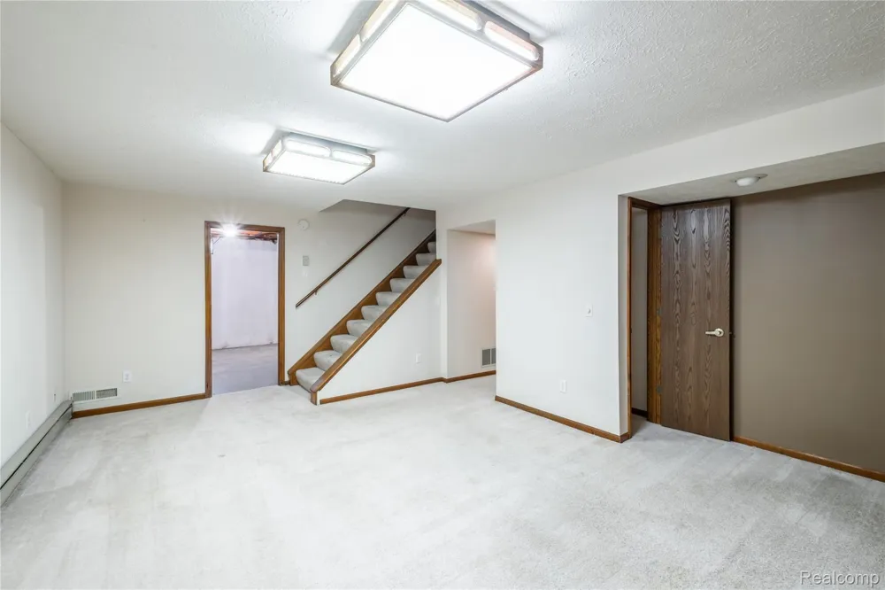 2925 Staten Avenue #6 Lansing City, MI 48910