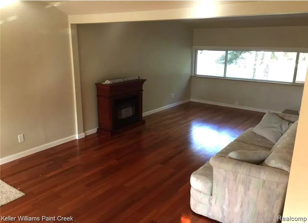 1886 Ruby Avenue Rochester Hills City, MI 48309