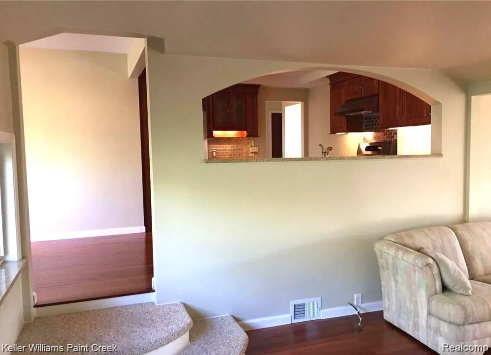 1886 Ruby Avenue Rochester Hills City, MI 48309