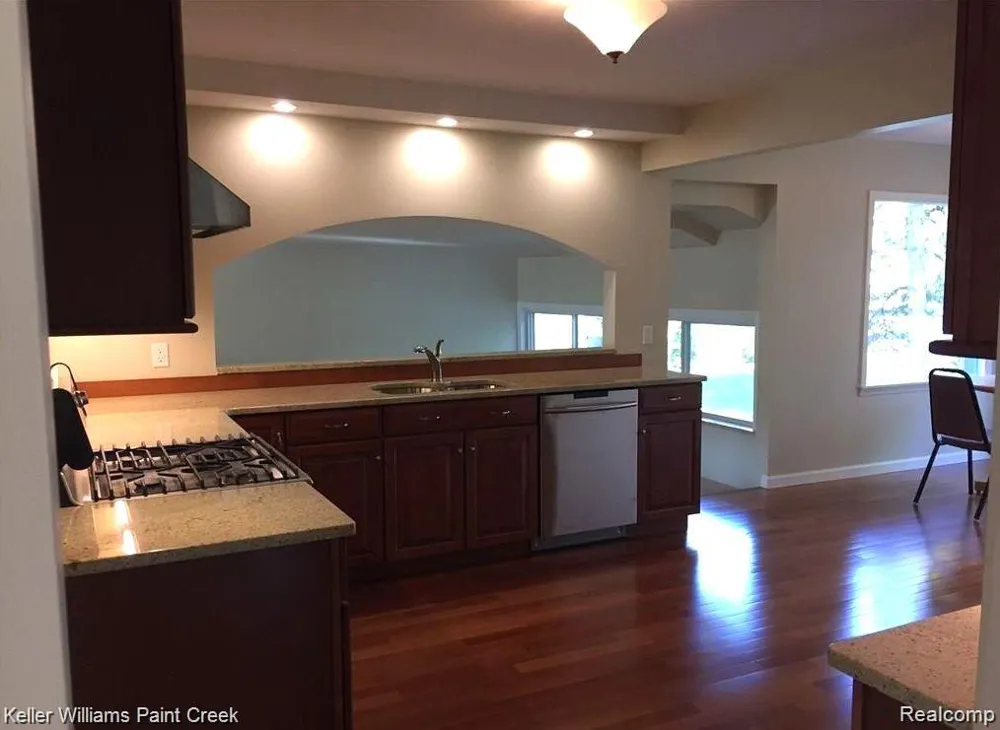 1886 Ruby Avenue Rochester Hills City, MI 48309