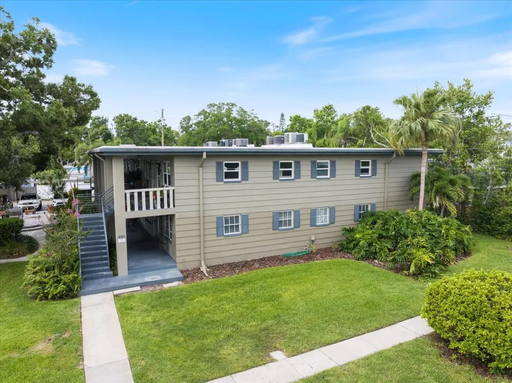 450 32ND AVENUE #106W St Petersburg, FL 33704