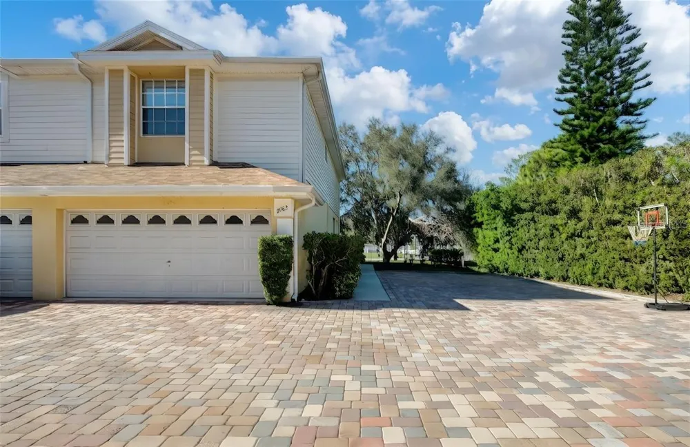2982 ESTANCIA PLACE Clearwater, FL 33761