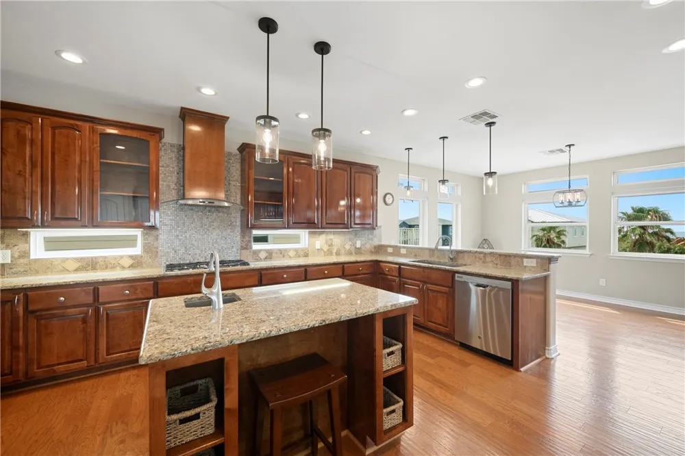853 Oceanside Drive Port Aransas, TX 78373