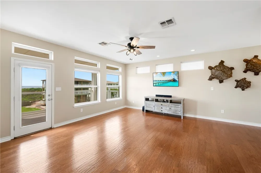 853 Oceanside Drive Port Aransas, TX 78373
