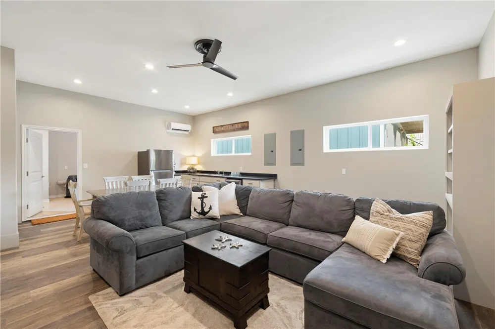 853 Oceanside Drive Port Aransas, TX 78373