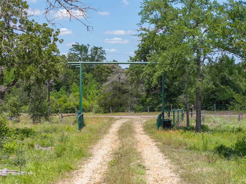 1004 22 Hills Road Gause, TX 77857