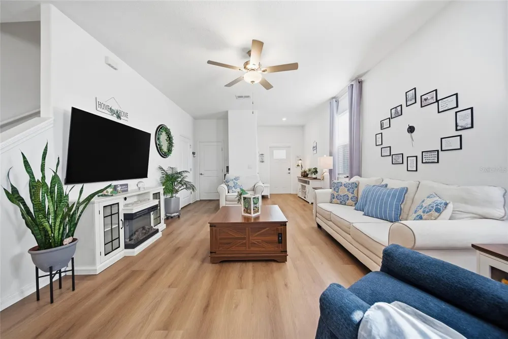 32041 POWDERPUFF MIMOSA DRIVE San Antonio, FL 33576