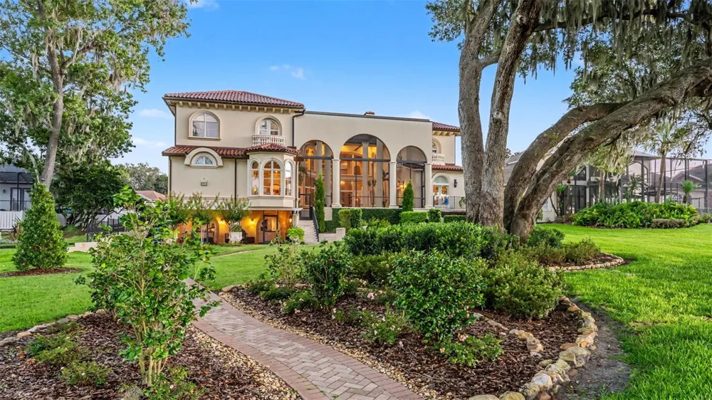 5119 LAKE IN THE WOODS BOULEVARD Lakeland, FL 33813