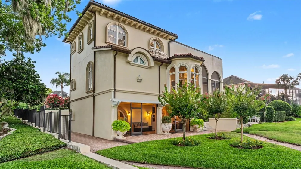 5119 LAKE IN THE WOODS BOULEVARD Lakeland, FL 33813