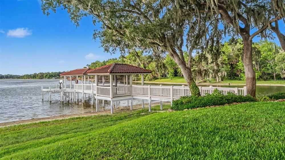 5119 LAKE IN THE WOODS BOULEVARD Lakeland, FL 33813