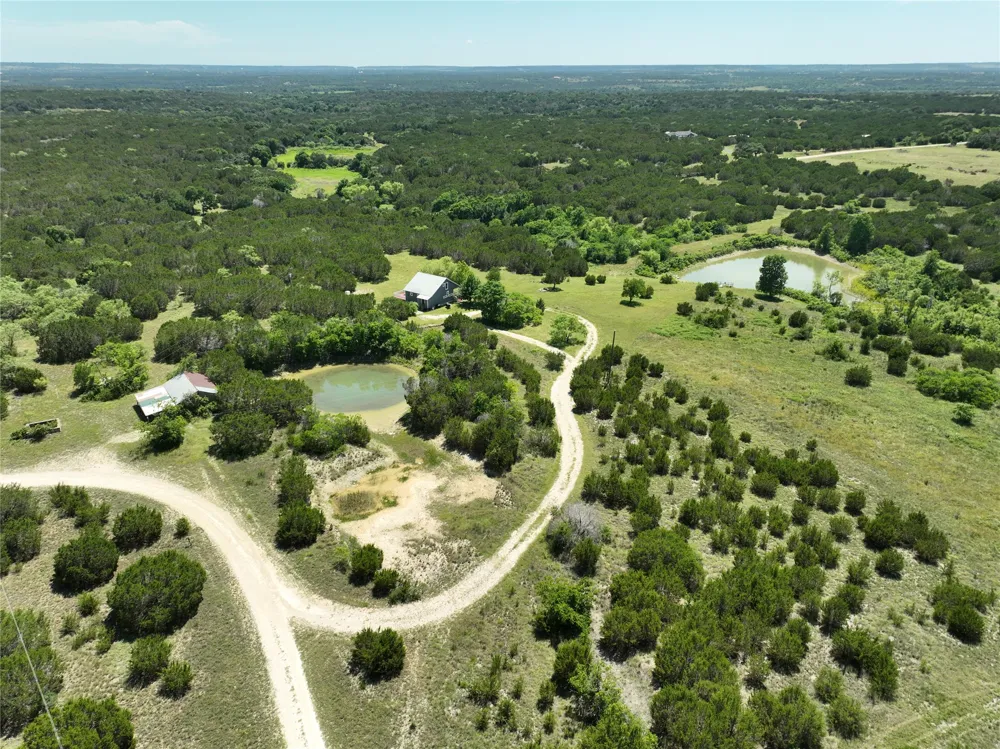 715 County Road 426 Purmela, TX 76566
