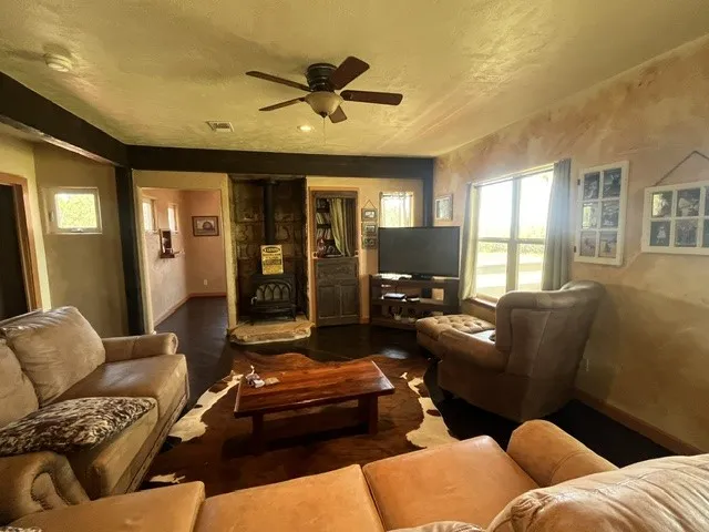 715 County Road 426 Purmela, TX 76566