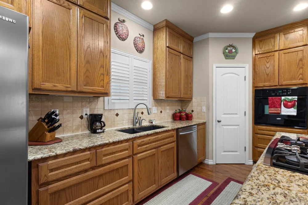 5545 S 11th Avenue Sabine Pass, TX 77655