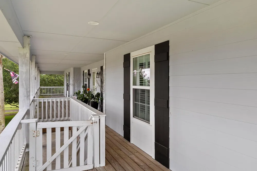 5545 S 11th Avenue Sabine Pass, TX 77655
