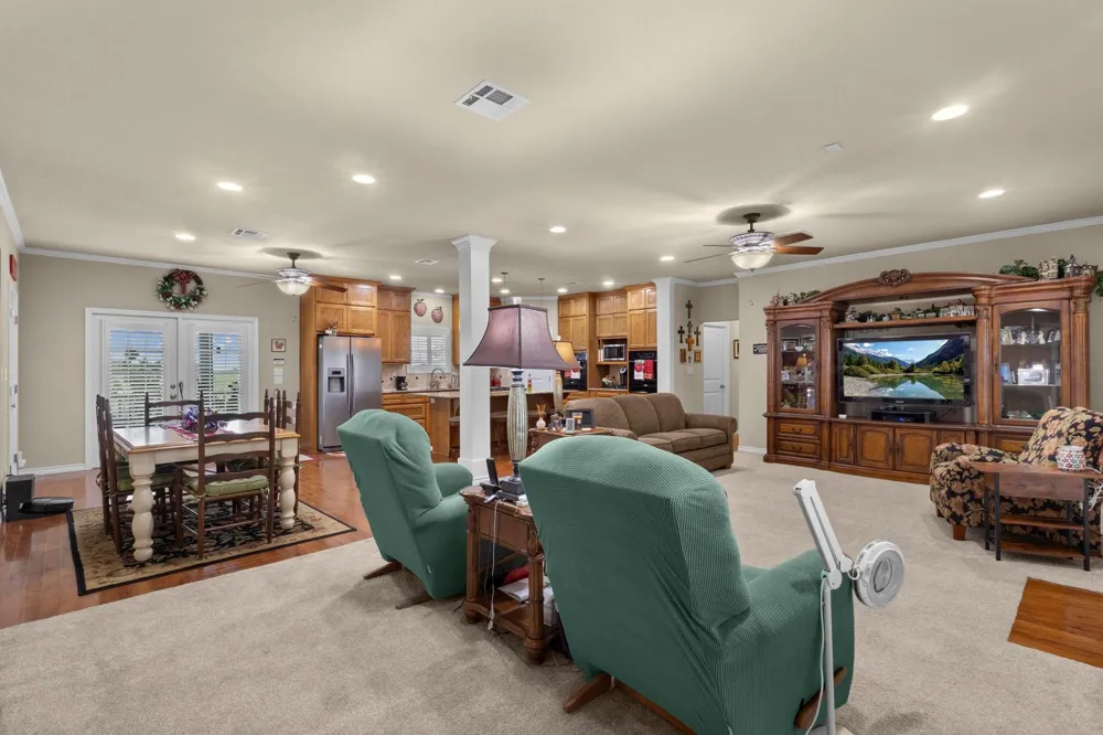 5545 S 11th Avenue Sabine Pass, TX 77655