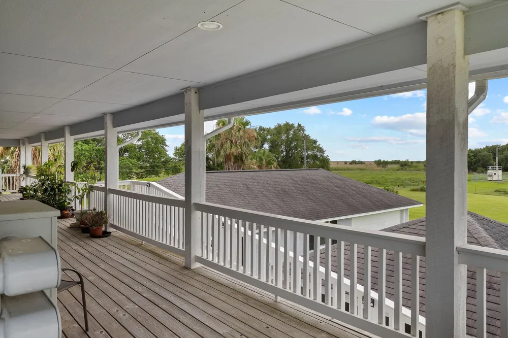 5545 S 11th Avenue Sabine Pass, TX 77655
