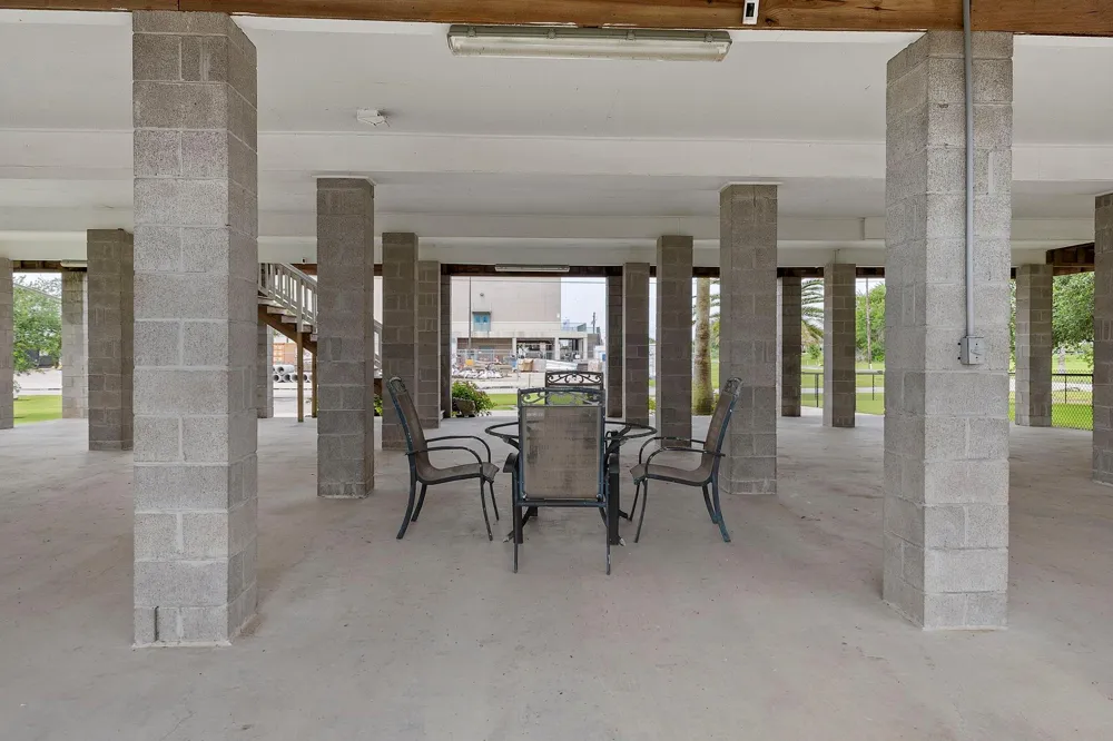 5545 S 11th Avenue Sabine Pass, TX 77655