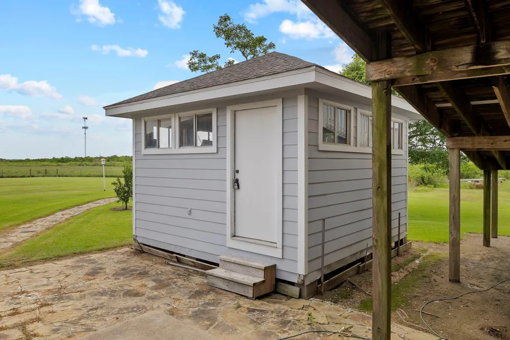 5545 S 11th Avenue Sabine Pass, TX 77655