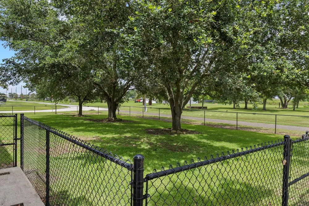 5545 S 11th Avenue Sabine Pass, TX 77655