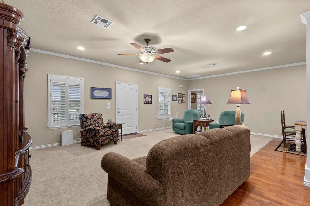 5545 S 11th Avenue Sabine Pass, TX 77655