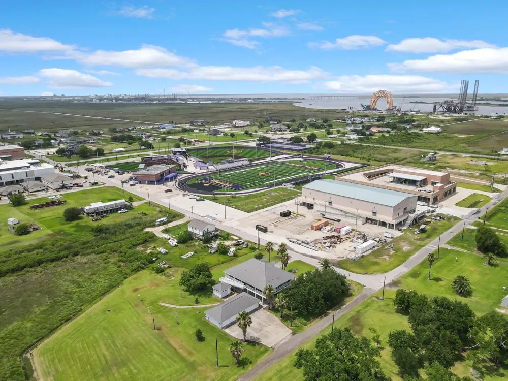 5545 S 11th Avenue Sabine Pass, TX 77655