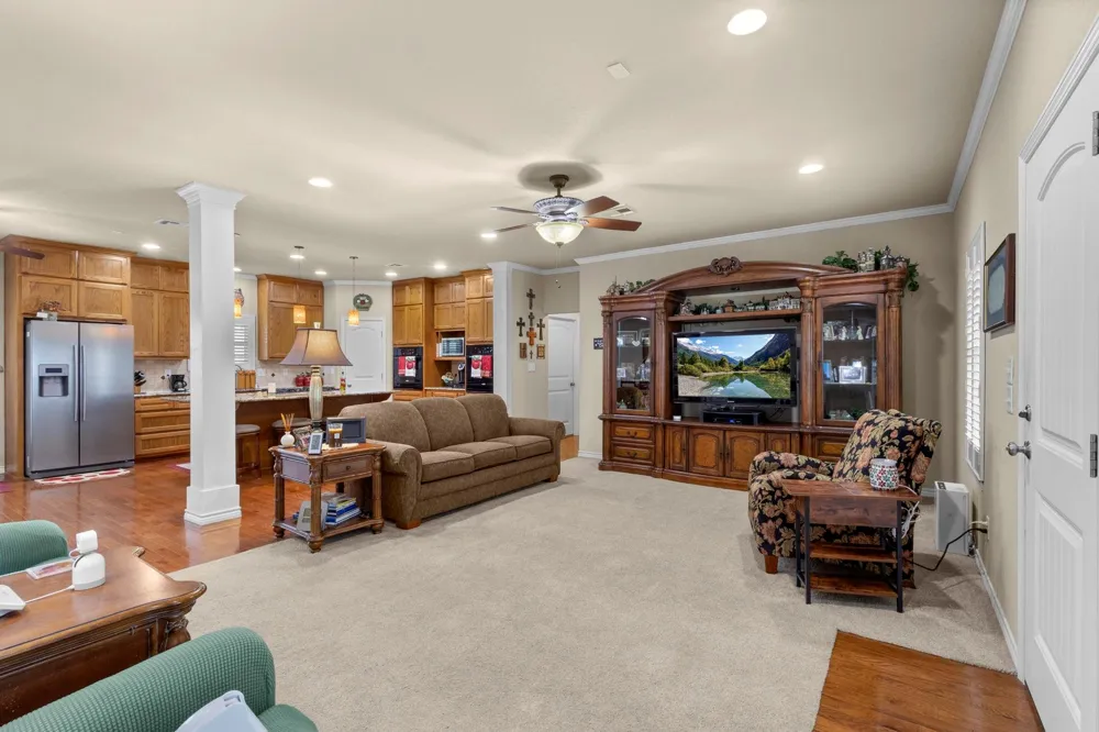 5545 S 11th Avenue Sabine Pass, TX 77655