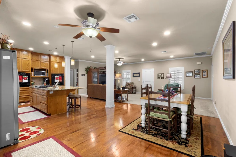 5545 S 11th Avenue Sabine Pass, TX 77655