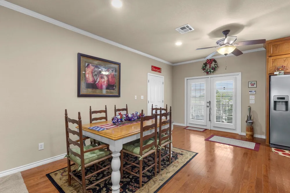 5545 S 11th Avenue Sabine Pass, TX 77655