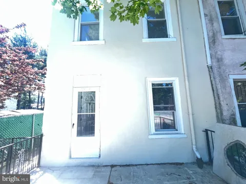 1364 W SPENCER STREET