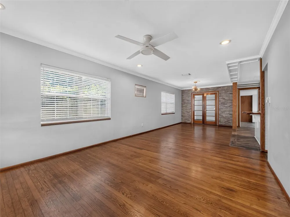 2121 IVANHOE ROAD Orlando, FL 32804