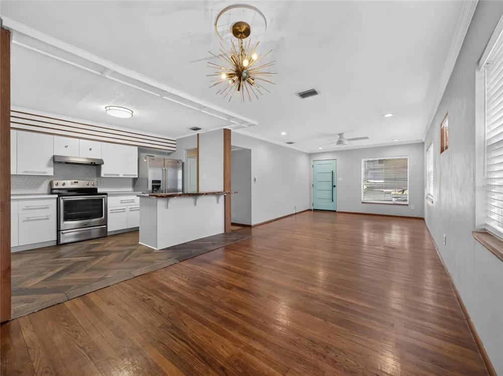 2121 IVANHOE ROAD Orlando, FL 32804