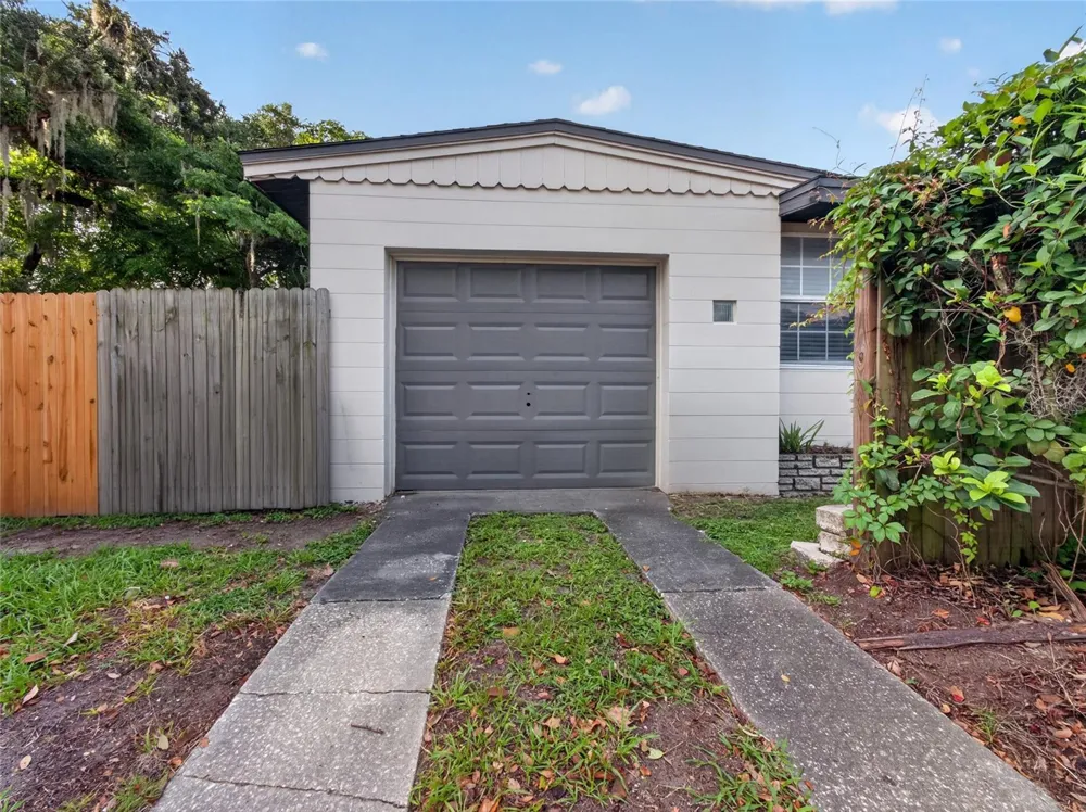 2121 IVANHOE ROAD Orlando, FL 32804