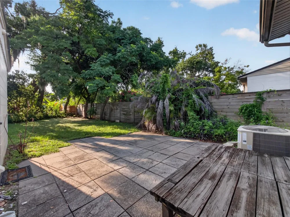 2121 IVANHOE ROAD Orlando, FL 32804
