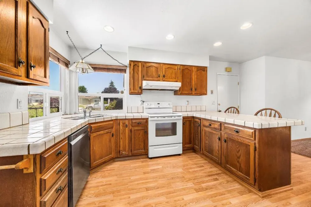 459 Vivienne Drive Watsonville, CA 95076