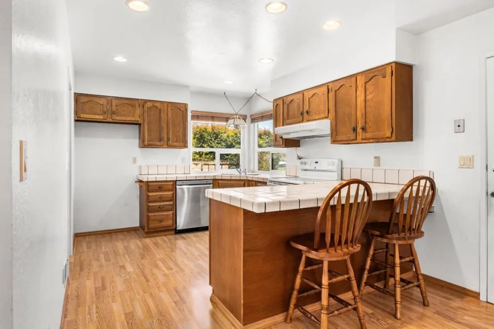 459 Vivienne Drive Watsonville, CA 95076