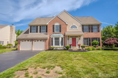 26 Kinglet Drive S