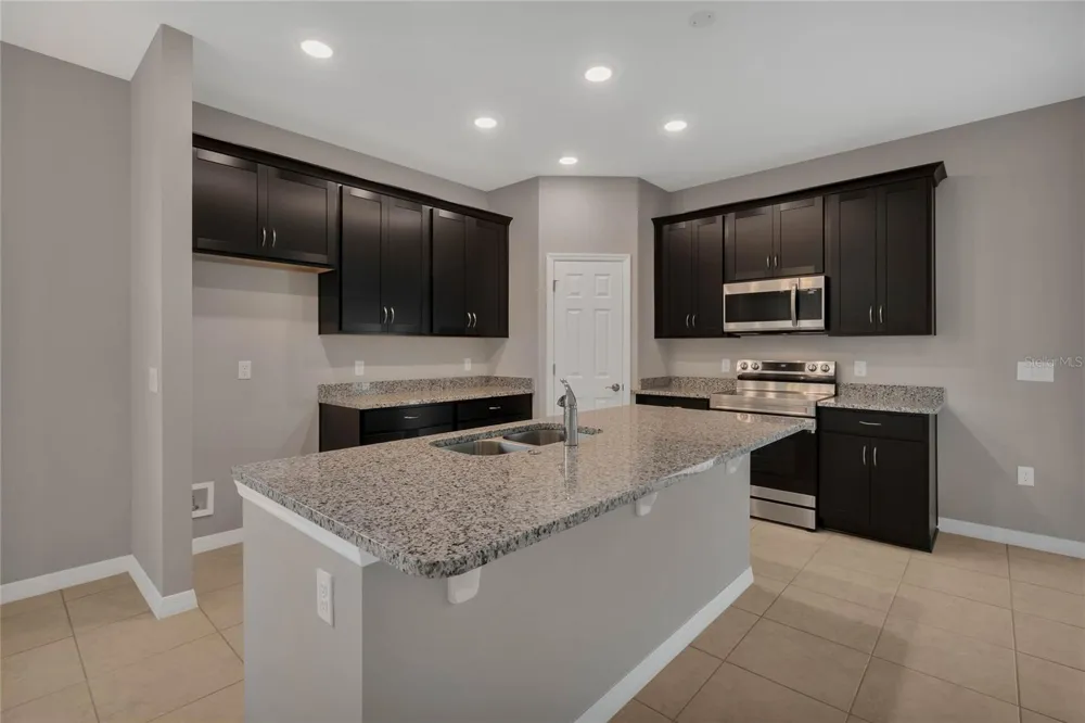 717 CROWN ROSE DRIVE Eagle Lake, FL 33839