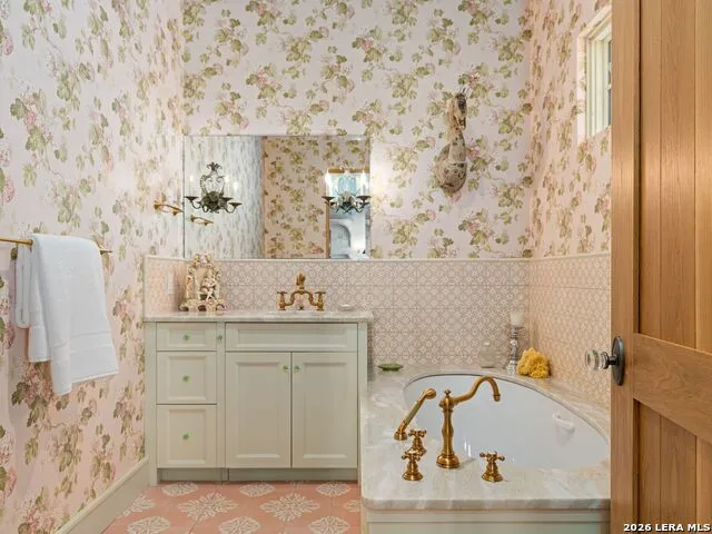 77 Last Trl Fredericksburg, TX 78624