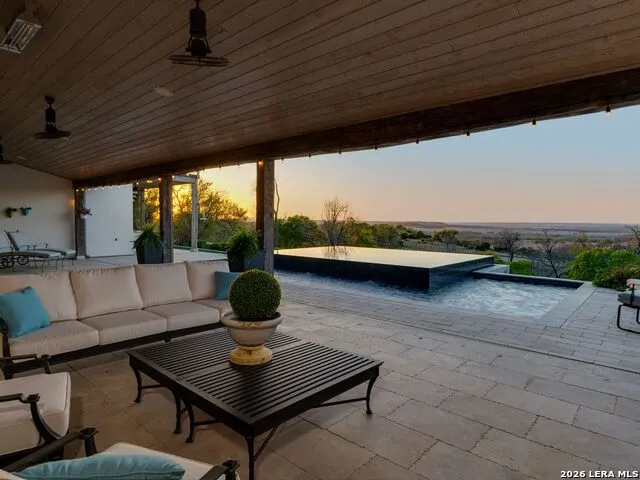 77 Last Trl Fredericksburg, TX 78624