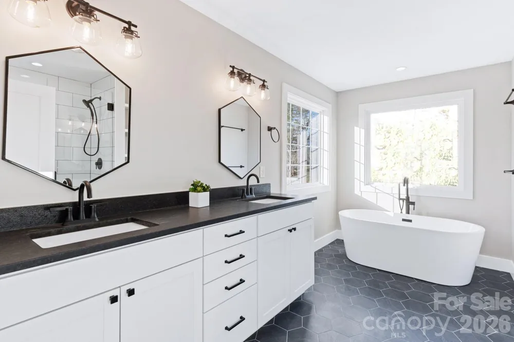 99999 Verde Drive Asheville, NC 28806