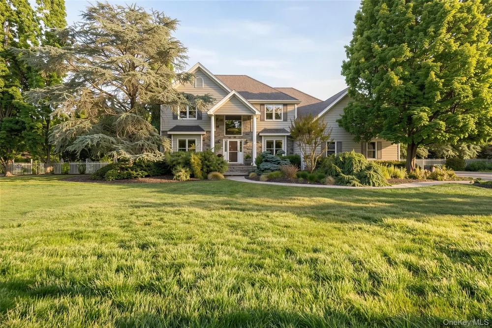 196 S Country Road Remsenburg, NY 11960