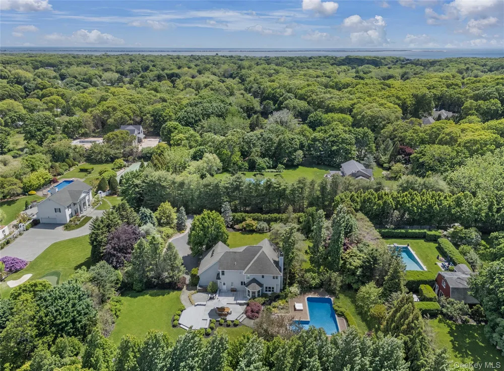 196 S Country Road Remsenburg, NY 11960