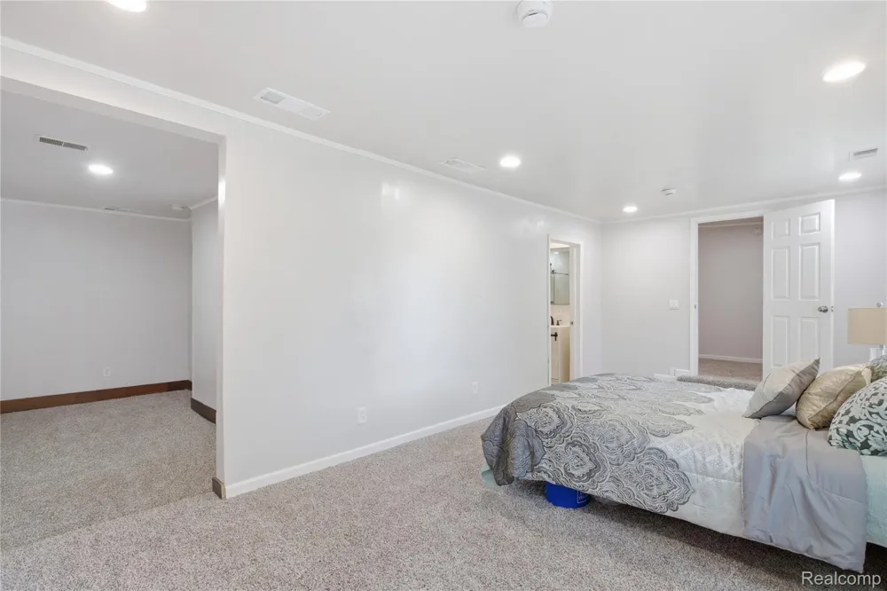 213 MAPLE STREET Ypsilanti City, MI 48198