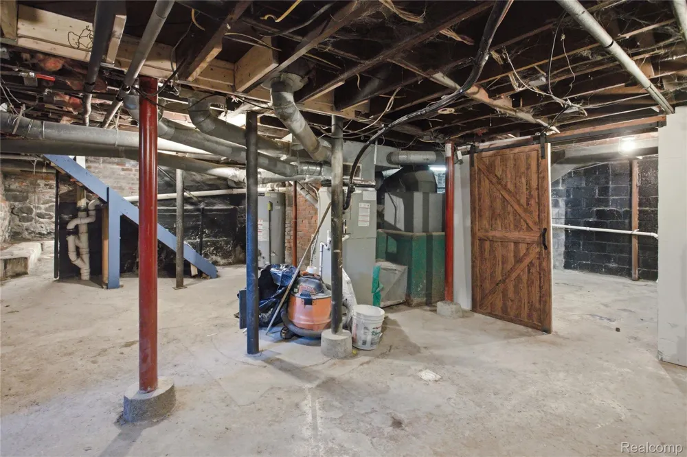 213 MAPLE STREET Ypsilanti City, MI 48198